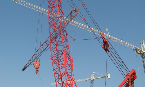 സൗദിയിൽ കൂറ്റൻ ക്രൈയിൻ   വീണ് അപകടം; ആളപായമില്ല