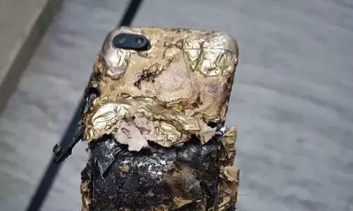 തലയിണക്കടുത്ത് വെച്ച സ്മാര്‍ട്ട്ഫോണ്‍   പൊട്ടിത്തെറിച്ചു; ഉറങ്ങിക്കിടന്ന യുവതിക്ക് ദാരുണാന്ത്യം