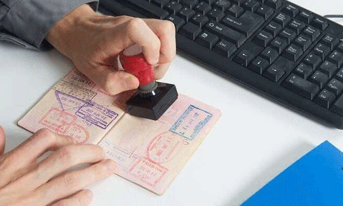 സൗദിയില് സന്ദര്ശക വിസ താമസ വിസയാക്കാന് കഴിയില്ലെന്ന് സൗദി ജവാസാത്ത് സൗദിയില് സന്ദര്ശക വിസ താമസ വിസയാക്കാന് കഴിയില്ലെന്ന് സൗദി ജവാസാത്ത്