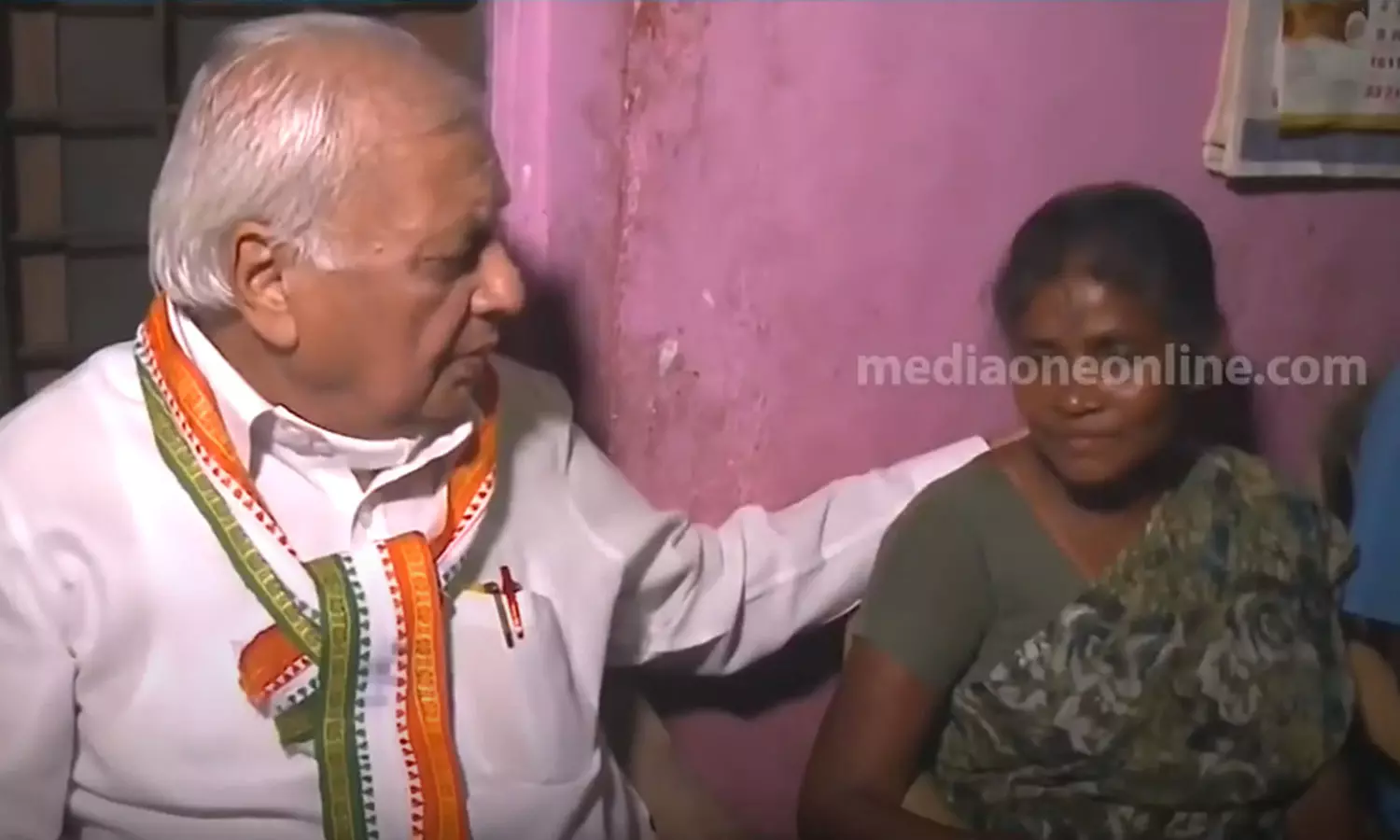 സങ്കടകരമായ സാഹചര്യം; കൊല്ലപ്പെട്ട മധുവിന്റെ കുടുംബത്തെ സന്ദർശിച്ച് ഗവർണർ