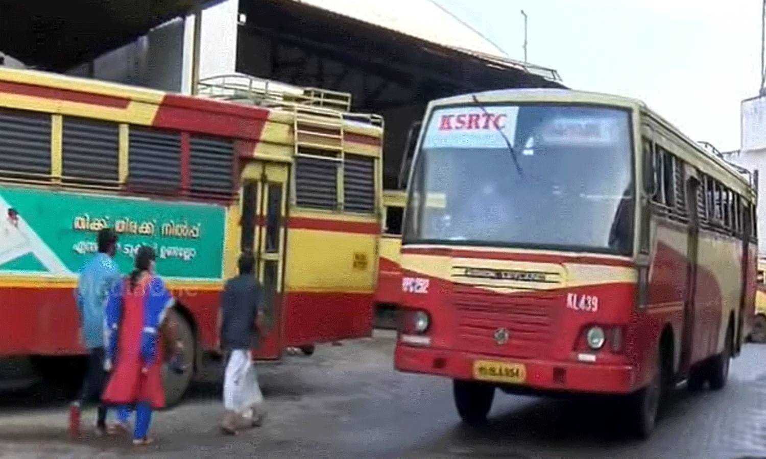 ഓണാവധിക്ക് ശേഷമുള്ള ആദ്യ പ്രവൃത്തി ദിനം: കെ.എസ്.ആർ.ടി.സിക്ക് റെക്കോർഡ് വരുമാനം ഓണാവധിക്ക് ശേഷമുള്ള ആദ്യ പ്രവൃത്തി ദിനം: കെ.എസ്.ആർ.ടി.സിക്ക് റെക്കോർഡ് വരുമാനം
