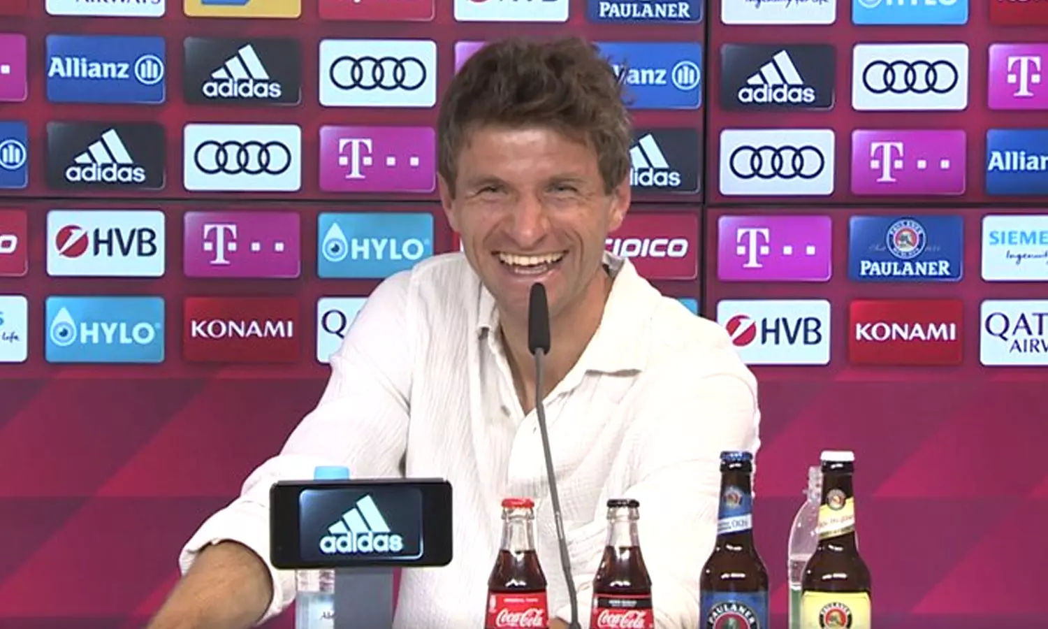 അവൻ നമ്മുടെ ടീമല്ല, അറിയാതെ പാസ് കൊടുക്കല്ലേ... മുള്ളറോട് സാദിയോ മാനെ അവൻ നമ്മുടെ ടീമല്ല, അറിയാതെ പാസ് കൊടുക്കല്ലേ... മുള്ളറോട് സാദിയോ മാനെ