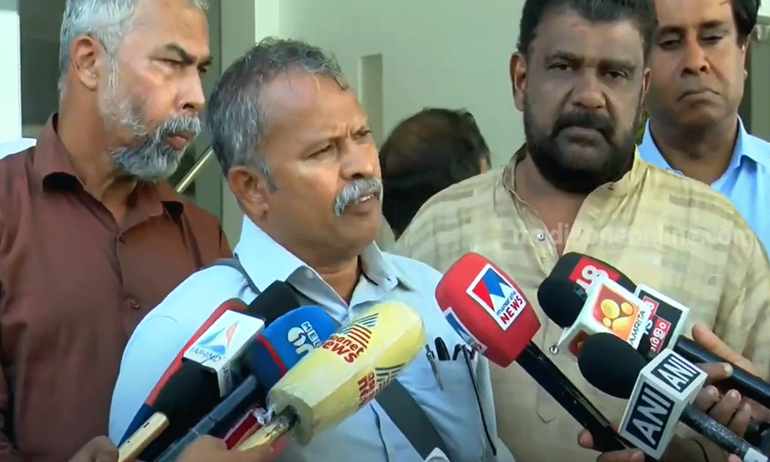 കെ റെയിൽ: രാഹുൽ ഗാന്ധി എല്ലാ പിന്തുണയും ഉറപ്പ് നൽകിയെന്ന് സമരസമിതി