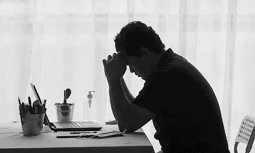 സങ്കടവും വിഷാദവും ഒന്നാണോ? തിരിച്ചറിഞ്ഞ് ചികിത്സ തേടൂ