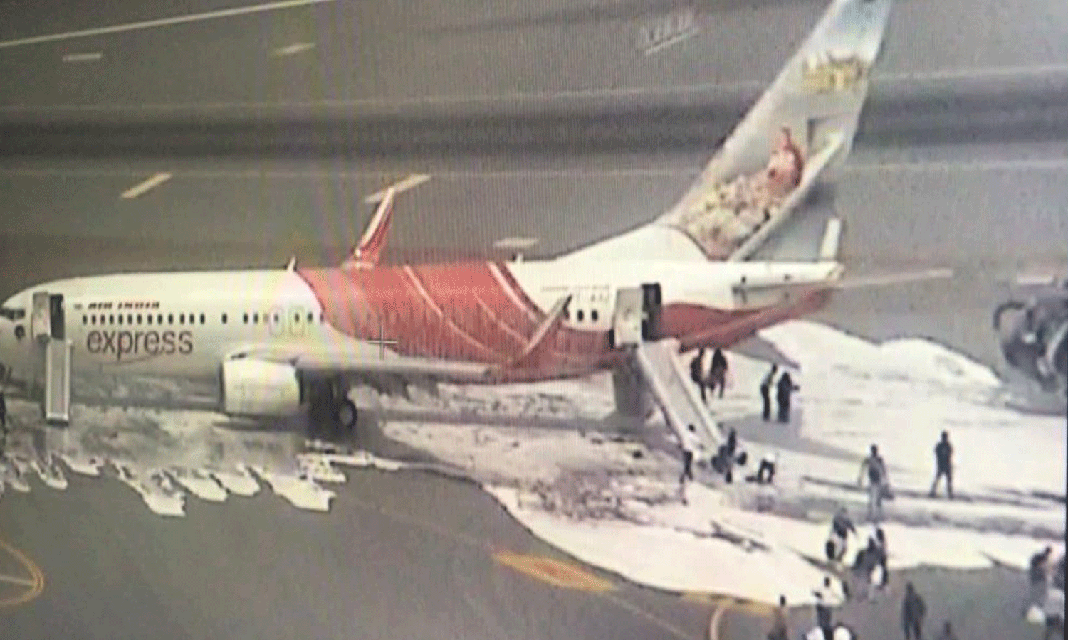 എയർ ഇന്ത്യ എക്‌സ്പ്രസിൽ പുകയുയർന്ന സംഭവം; വിമാനത്തിലുണ്ടായിരുന്ന യാത്രക്കാർ നാട്ടിലേക്ക് തിരിച്ചു