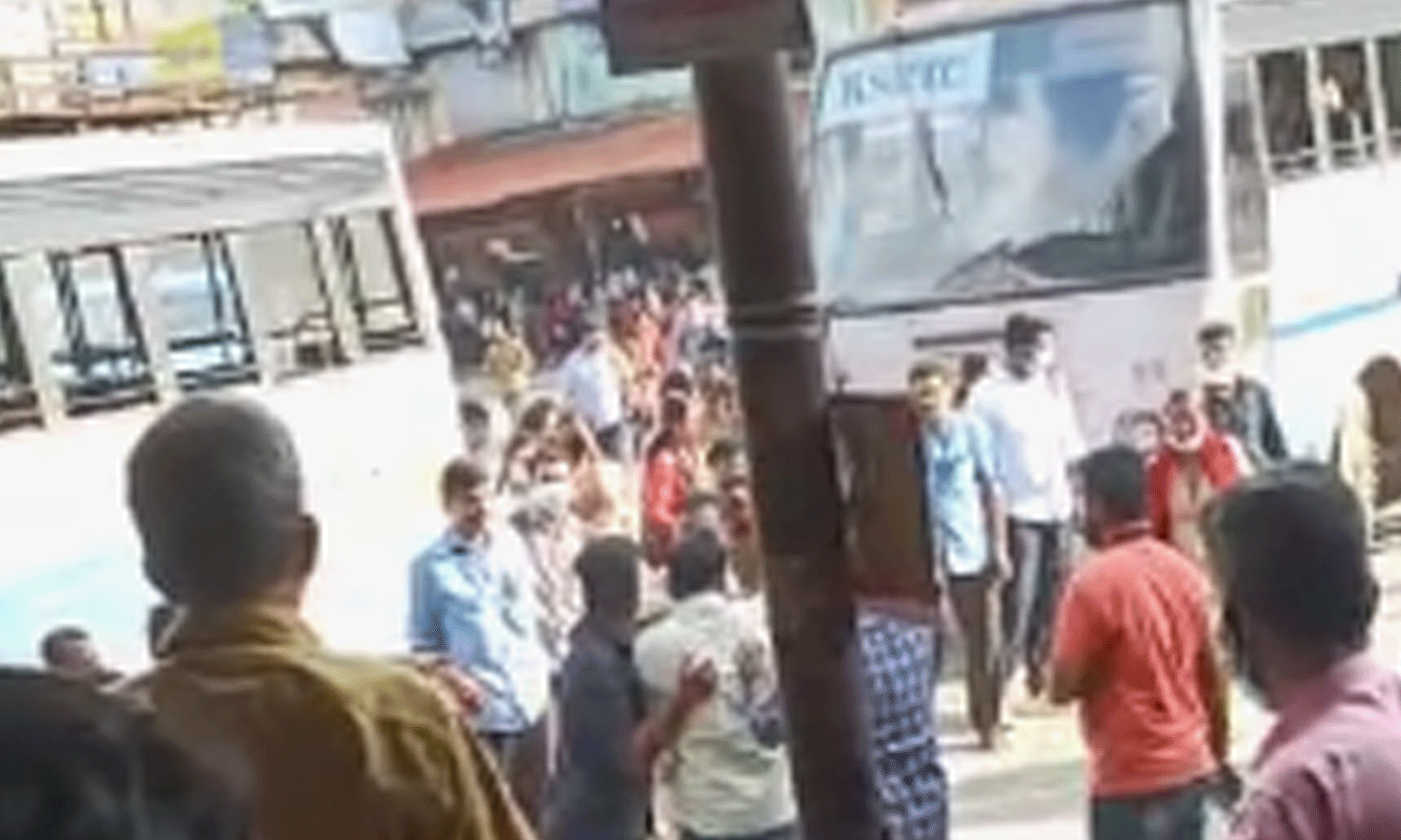 കോതമംഗലത്ത് ലഹരി മാഫിയ സംഘവും ഡിവൈഎഫ്‌ഐ പ്രവർത്തകരും തമ്മിൽ ഏറ്റുമുട്ടൽ