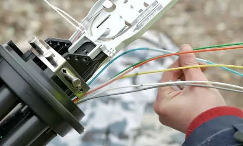 ഫൈബർ ഒപ്റ്റിക് കേബിൾ മുറിഞ്ഞ് സേവനങ്ങൾ തടസ്സപ്പെട്ടു ഫൈബർ ഒപ്റ്റിക് കേബിൾ മുറിഞ്ഞ് സേവനങ്ങൾ തടസ്സപ്പെട്ടു