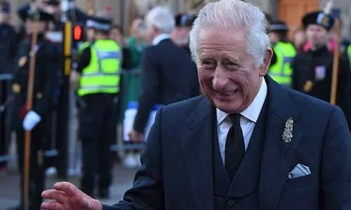 പോവുന്നിടത്തെല്ലാം സ്വന്തം ടോയ്‌ലറ്റ് സീറ്റും, വെൽവെറ്റ് ടോയ്‌ലറ്റ് പേപ്പറും വേണം; ചാൾസ് രാജാവിന്റെ വിശേഷങ്ങളറിയാം