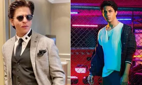 കാണാനൊക്കെ കൊള്ളാം..പക്ഷേ ആ ടീ ഷർട്ട് എൻേറതാണ്; ആര്യനോട് ഷാരൂഖ്: കലക്കൻ മറുപടി നല്‍കി താരപുത്രന്‍