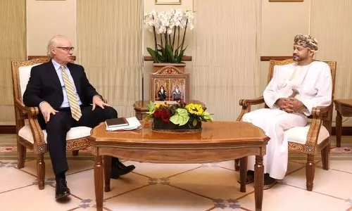 യു.എസ് പ്രത്യേക പ്രതിനിധി ഒമാൻ   വിദേശകാര്യന്ത്രിയുമായി കൂടിക്കാഴ്ച നടത്തി