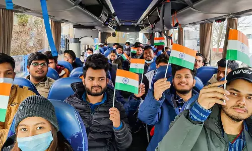 യുക്രൈനിൽ നിന്നും തിരിച്ചെത്തിയ മെഡി. വിദ്യാർഥികൾക്ക് തിരിച്ചടി; പഠന സൗകര്യം ഒരുക്കാനാകില്ലെന്ന് കേന്ദ്രം