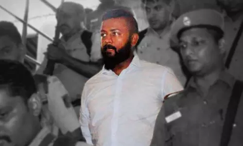 സുകേഷിനെ തിഹാര്‍ ജയിലില്‍ കാണാനെത്തിയത് നാല് നടിമാര്‍; പരിശോധനയില്ലാതെ കടത്തിവിട്ടു, സമ്മാനമായി നല്‍കിയത് ലക്ഷങ്ങളും ആഡംബര വസ്തുക്കളും