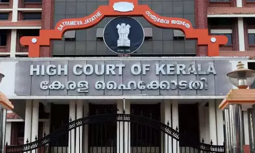 മകളെ പീഡിപ്പിച്ച കേസ്; പോക്സോ റദ്ദാക്കി മരണം വരെ തടവുശിക്ഷ ശരിവച്ച് ഹൈക്കോടതി മകളെ പീഡിപ്പിച്ച കേസ്; പോക്സോ റദ്ദാക്കി മരണം വരെ തടവുശിക്ഷ ശരിവച്ച് ഹൈക്കോടതി