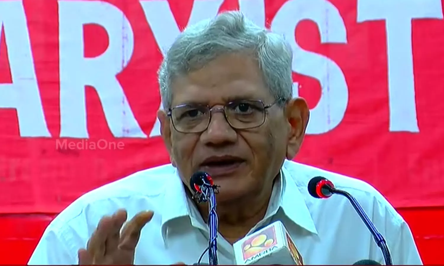 ഭാരത് ജോഡോ യാത്ര കോൺഗ്രസിന്റെ ആഭ്യന്തര കാര്യമെന്ന് യെച്ചൂരി; ബിജെപിക്കെതിരെ മതേതര- ജനാധിപത്യ കക്ഷികളുടെ കൂട്ടായ്മ അനിവാര്യം ഭാരത് ജോഡോ യാത്ര കോൺഗ്രസിന്റെ ആഭ്യന്തര കാര്യമെന്ന് യെച്ചൂരി; ബിജെപിക്കെതിരെ മതേതര- ജനാധിപത്യ കക്ഷികളുടെ കൂട്ടായ്മ അനിവാര്യം