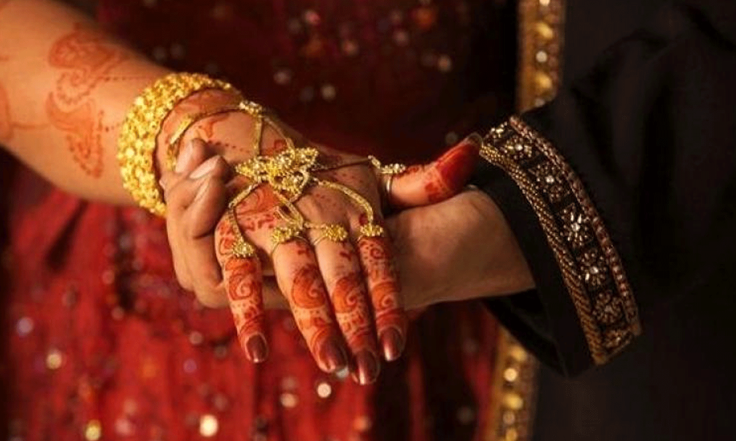 ഭർത്താവ് ട്രാൻസ്ജൻഡറാണെന്ന കാര്യം അറിയുന്നത് എട്ട് വർഷത്തിന് ശേഷം; വഞ്ചനക്ക് കേസെടുക്കണമെന്ന് ഭാര്യ ഭർത്താവ് ട്രാൻസ്ജൻഡറാണെന്ന കാര്യം അറിയുന്നത് എട്ട് വർഷത്തിന് ശേഷം; വഞ്ചനക്ക് കേസെടുക്കണമെന്ന് ഭാര്യ