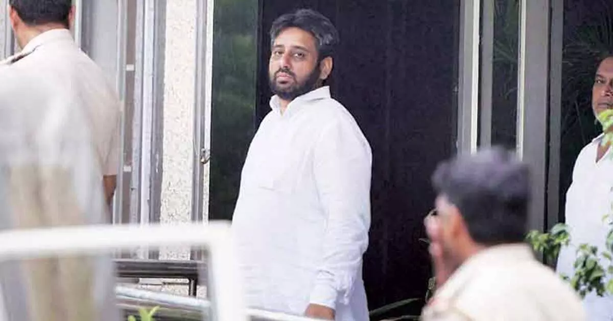 അഴിമതി ആരോപണം: ഡൽഹി വഖഫ് ബോർഡ് ചെയർമാൻ അമാനത്തുല്ലാ ഖാൻ അറസ്റ്റിൽ