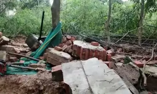 കനത്ത മഴ: ഉത്തർപ്രദേശിൽ വീടിന്റെ മതിലിടിഞ്ഞ് വീണ് 9 മരണം