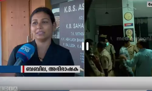 കയ്യും കാലും വെട്ടുമെന്ന ഭീഷണി; മെഡിക്കൽ കോളജിൽ മർദ്ദനമേറ്റ സെക്യൂരിറ്റി ജീവനക്കാരുടെ അഭിഭാഷക പരാതി നൽകും കയ്യും കാലും വെട്ടുമെന്ന ഭീഷണി; മെഡിക്കൽ കോളജിൽ മർദ്ദനമേറ്റ സെക്യൂരിറ്റി ജീവനക്കാരുടെ അഭിഭാഷക പരാതി നൽകും
