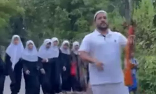 നായ ശല്യമില്ലാതാക്കാൻ തോക്കെടുത്ത് യാത്ര: കാസർകോട്ട്‌  യുവാവിനെതിരെ ലഹളയുണ്ടാക്കൽ കേസ്