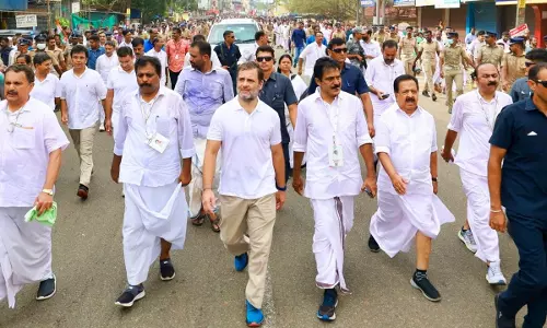 രാഹുലിന്റെ യാത്രയും രാഷ്ട്രീയ ശരി തെറ്റുകളും