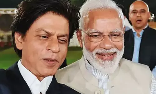 ഒരു ദിവസം അവധിയെടുത്ത് ജന്മദിനം ആസ്വദിക്കൂ സർ; മോദിക്ക് ജന്മദിന ആശംസയുമായി ഷാരൂഖ് ഖാന് ഒരു ദിവസം അവധിയെടുത്ത് ജന്മദിനം ആസ്വദിക്കൂ സർ; മോദിക്ക് ജന്മദിന ആശംസയുമായി ഷാരൂഖ് ഖാന്