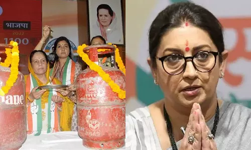 എൽ.പി.ജി സിലിണ്ടർ വില വർധന; വാക്ക് പാലിക്കാത്ത സ്മൃതി ഇറാനി വീട്ടമ്മമാരോട് മാപ്പ് പറയണമെന്ന് കോൺ​ഗ്രസ്