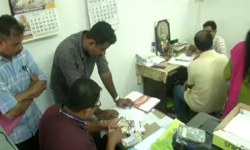 കോഴിക്കോട് സമാന്തര ആർ.ടി ഓഫീസ് തട്ടിപ്പ്; മൂന്ന് ഉദ്യോഗസ്ഥർക്ക് സസ്‌പെൻഷൻ