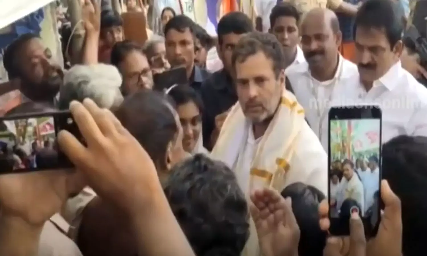 ഭാരത് ജോഡോ യാത്ര ആലപ്പുഴയിൽ: തോട്ടപ്പള്ളിയിലെ കരിമണൽ ഖനനവിരുദ്ധ സമരകേന്ദ്രം സന്ദർശിച്ച് രാഹുൽ ഭാരത് ജോഡോ യാത്ര ആലപ്പുഴയിൽ: തോട്ടപ്പള്ളിയിലെ കരിമണൽ ഖനനവിരുദ്ധ സമരകേന്ദ്രം സന്ദർശിച്ച് രാഹുൽ