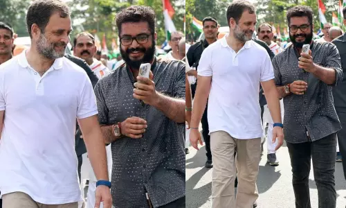 രാഹുലിനൊപ്പം സെല്‍ഫി,  ഭാരത് ജോഡോ യാത്രയുടെ ഭാഗമായി നടന്‍ വിനു മോഹന്‍