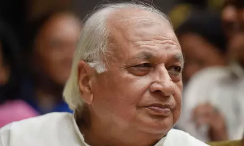 അസാധാരണ നീക്കവുമായി ഗവർണർ: നാളെ വാർത്താസമ്മേളനം