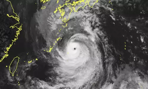 ജപ്പാനിൽ അതിതീവ്ര ചുഴലിക്കാറ്റ്; ജാഗ്രത ജപ്പാനിൽ അതിതീവ്ര ചുഴലിക്കാറ്റ്; ജാഗ്രത