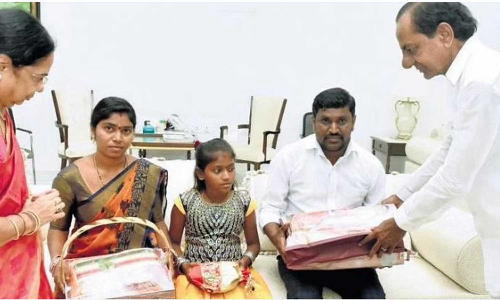 മകൾക്ക് പേരിടാൻ ദമ്പതികൾ കാത്തിരുന്നത് ഒമ്പതുവർഷം; ഒടുവിൽ പേരിട്ട് മുഖ്യമന്ത്രി