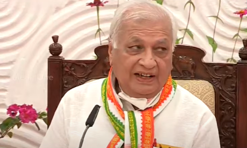 കണ്ണൂർ വിസിയുടെ പുനർനിയമത്തിനായി മുഖ്യമന്ത്രി നേരിട്ടെത്തി സമ്മർദം ചെലുത്തി; കത്തുകള്‍ പുറത്തുവിട്ട് ഗവര്‍ണര്‍