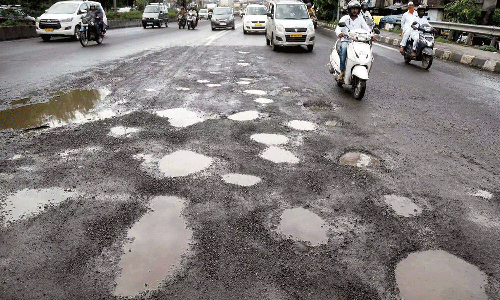 ഒക്ടോബർ 6ന് മുമ്പ് റോഡുകളുടെ അറ്റകുറ്റപ്പണി പൂർത്തിയാക്കണം: കർശന നിർദേശവുമായി ഹൈക്കോടതി