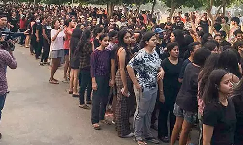 ശുചിമുറിയില് പോകാന് പോലും ഭയമാണ്: ഒളിക്യാമറാ വിവാദത്തെ കുറിച്ച് വിദ്യാര്ഥിനികള് ശുചിമുറിയില് പോകാന് പോലും ഭയമാണ്: ഒളിക്യാമറാ വിവാദത്തെ കുറിച്ച് വിദ്യാര്ഥിനികള്