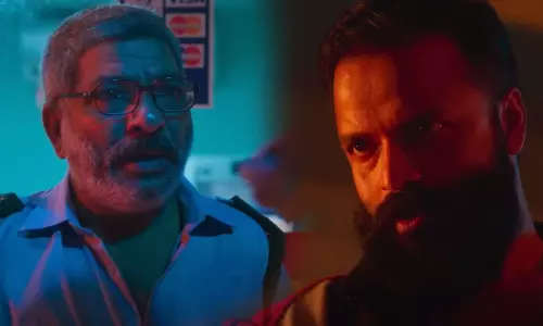 ഞാനൊറ്റക്കല്ല, മിണ്ടിയും പറഞ്ഞും ഇരിക്കാന്‍ ഒരു സാറുണ്ട്; ദുരൂഹതയും ആകാംക്ഷയും നിറച്ച് ഈശോ, ട്രെയിലര്‍ വീഡിയോ