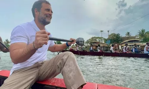 പുന്നമടക്കായലില്‍ തുഴയെറിഞ്ഞ് രാഹുല്‍ ഗാന്ധി; വീഡിയോ