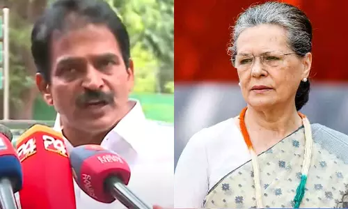 കെ.സി വേണുഗോപാല്‍ സോണിയാ ഗാന്ധിയുമായി കൂടിക്കാഴ്ച നടത്തി; സാധാരണ കൂടിക്കാഴ്ച; മത്സരിക്കുമെന്ന് രാഹുല്‍ പറഞ്ഞിട്ടില്ല
