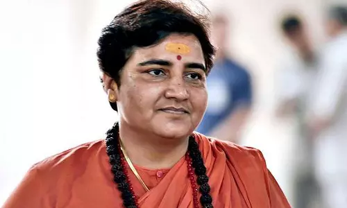 ഞാൻ ദത്തെടുത്ത ഗ്രാമങ്ങളിലെ ആളുകൾ‍ പൊലീസുകാർക്ക് പണം നൽകാൻ പെൺമക്കളെ വിൽക്കുന്നു; ബിജെപി സർക്കാരിനെതിരെ സെൽഫ് ​ഗോളടിച്ച് പ്രഗ്യാസിങ്‌ താക്കൂർ