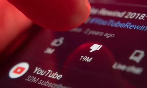 ഇഷ്ടമല്ലെന്ന് പറഞ്ഞാലും പിന്നെയും... യൂട്യൂബിൽ ഡിസ്ലൈക്ക് ബട്ടൺ ഫലപ്രദമല്ലെന്ന് പഠനം ഇഷ്ടമല്ലെന്ന് പറഞ്ഞാലും പിന്നെയും... യൂട്യൂബിൽ ഡിസ്ലൈക്ക് ബട്ടൺ ഫലപ്രദമല്ലെന്ന് പഠനം