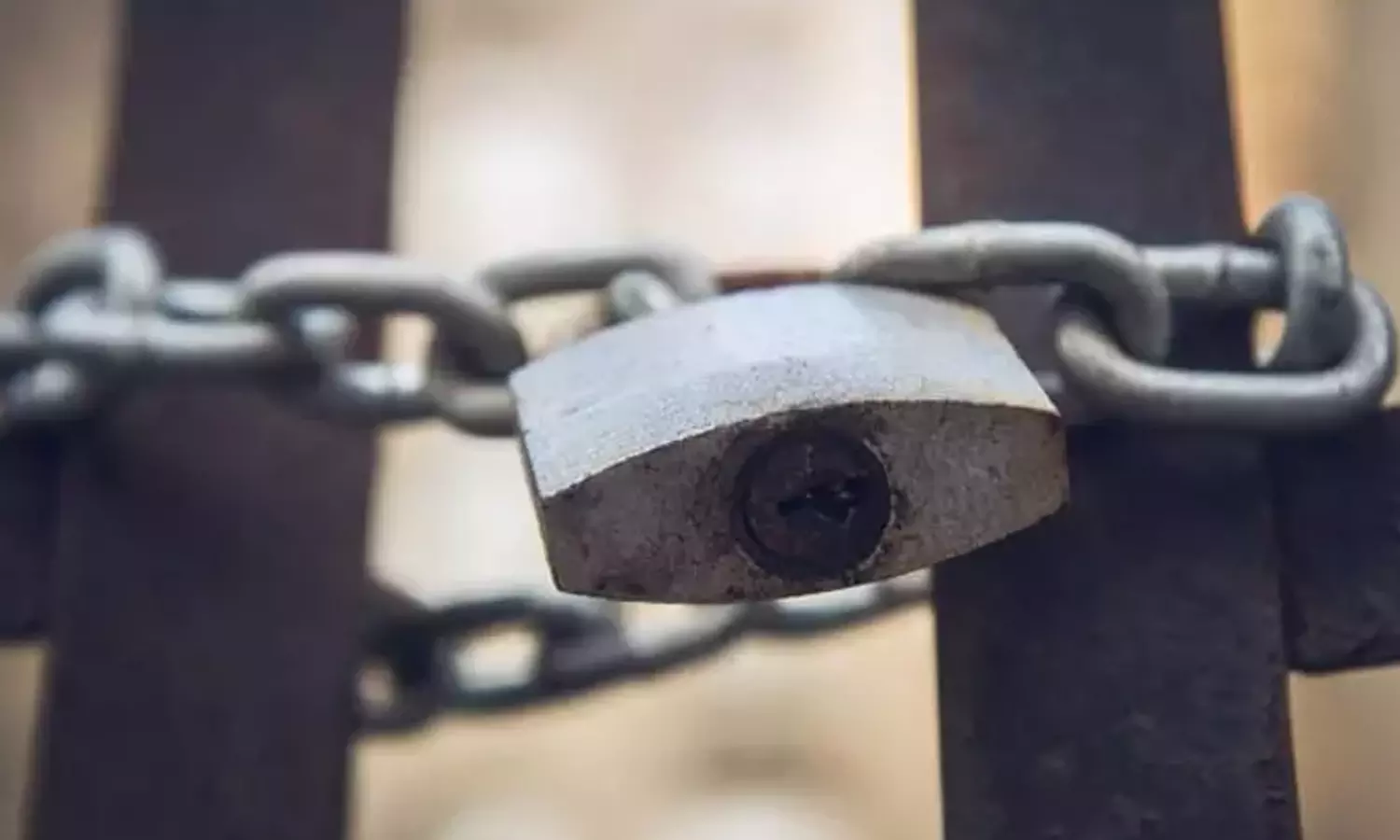 വീടിന് ജപ്തി നോട്ടീസ്; പിന്നാലെ വിദ്യാർത്ഥിനിയെ മരിച്ച നിലയിൽ കണ്ടെത്തി