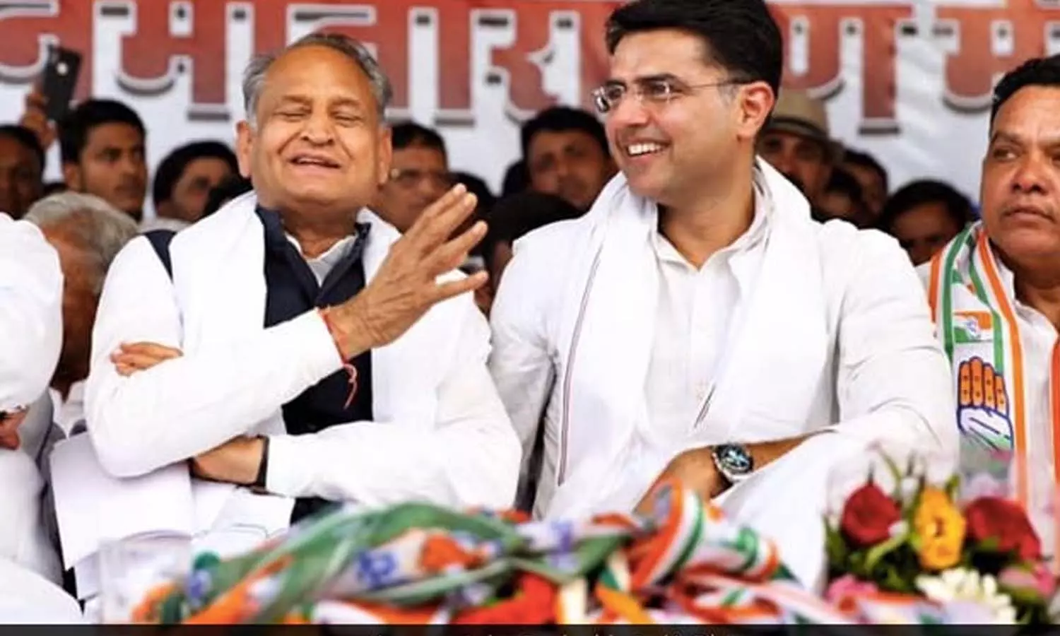 എവിടെയും പോകുന്നില്ല; രാജസ്ഥാൻ എംഎൽഎമാർക്ക് ഉറപ്പ് നൽകി അശോക് ഗെഹ്ലോട്ട് എവിടെയും പോകുന്നില്ല; രാജസ്ഥാൻ എംഎൽഎമാർക്ക് ഉറപ്പ് നൽകി അശോക് ഗെഹ്ലോട്ട്