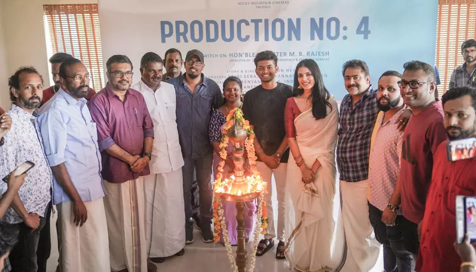 ബെന്യാമിനും ഇന്ദുഗോപനും ഒന്നിച്ച് തിരക്കഥയൊരുക്കുന്ന ചിത്രം; മാത്യു തോമസും മാളവിക മോഹനും പ്രധാന വേഷങ്ങളില്‍