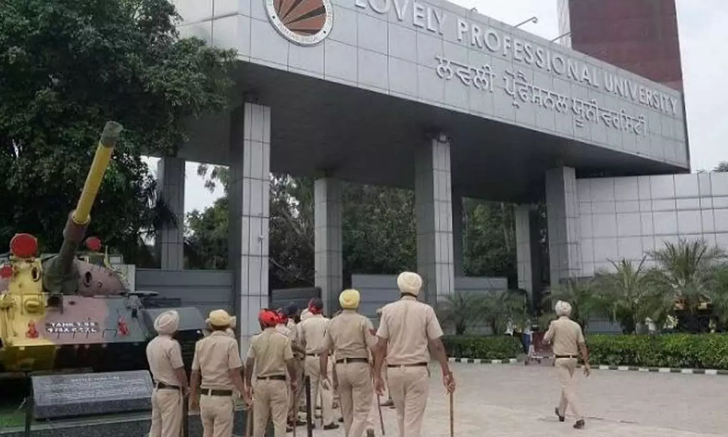 മലയാളി വിദ്യാർഥി അഖിൻ എസ് ദിലീപിന്റെ മരണം: കോഴിക്കോട് എൻ.ഐ.ടി ഡയറക്ടർക്കെതിരെ കേസ്