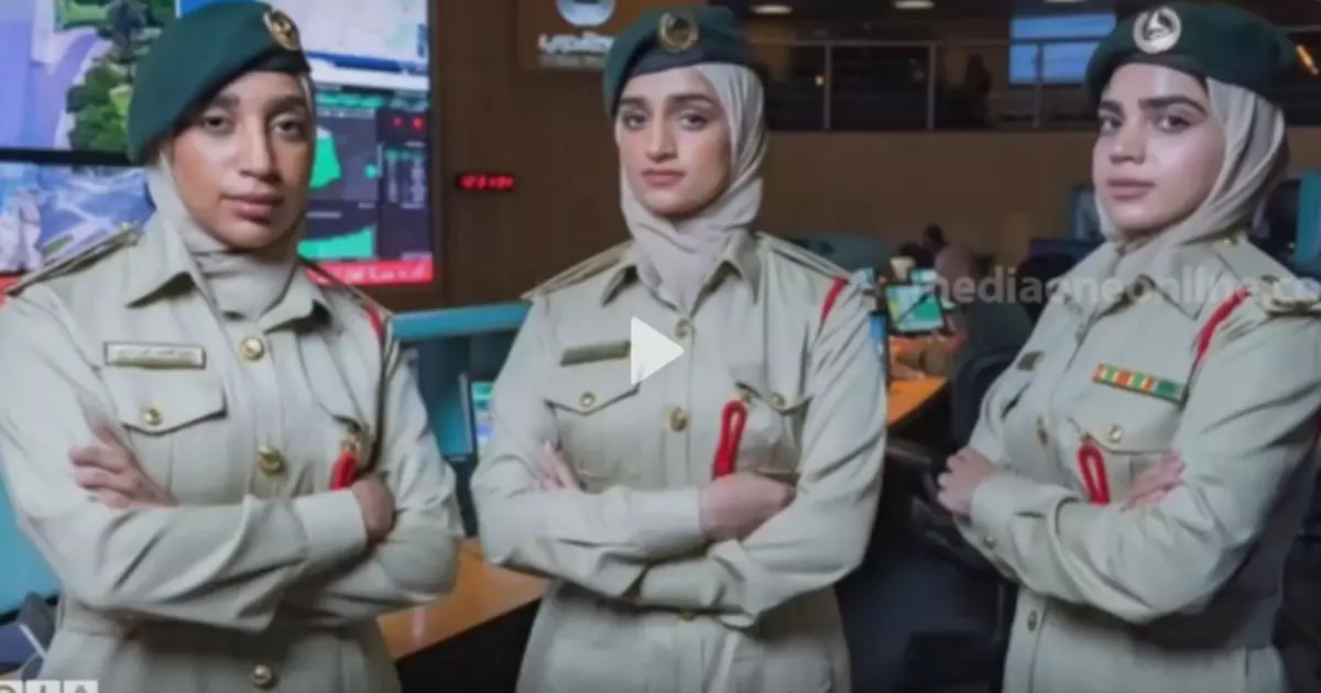 ദുബൈ പൊലീസ് കൺട്രോൾ സെൻറർ നിയന്ത്രിക്കാൻ വനിതകൾ ദുബൈ പൊലീസ് കൺട്രോൾ സെൻറർ നിയന്ത്രിക്കാൻ വനിതകൾ