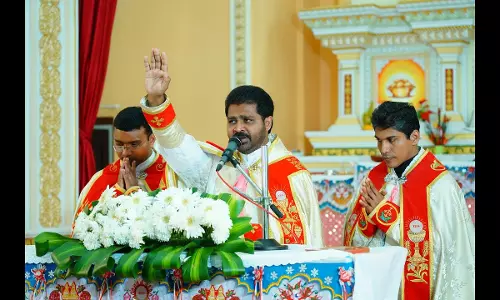 എറണാകുളം -അങ്കമാലി അതിരൂപതയിൽ ജനാഭിമുഖ കുർബാന അനുവദിച്ചു തരണമെന്ന് ഇടവക സമിതികൾ