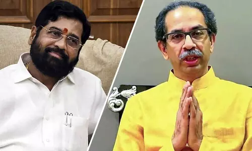 ശിവസേനയിൽ ഭിന്നത രൂക്ഷം; ഉദ്ധവ്-ഷിൻഡെ പക്ഷക്കാർ തമ്മിൽ സംഘർഷം ശിവസേനയിൽ ഭിന്നത രൂക്ഷം; ഉദ്ധവ്-ഷിൻഡെ പക്ഷക്കാർ തമ്മിൽ സംഘർഷം