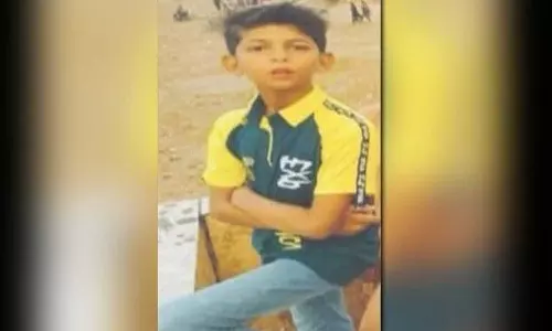 ഹോം വർക്ക് ചെയ്തില്ല; പിതാവ് മണ്ണെണ്ണയൊഴിച്ച് തീകൊളുത്തിയ 12 വയസുകാരന് മരിച്ചു ഹോം വർക്ക് ചെയ്തില്ല; പിതാവ് മണ്ണെണ്ണയൊഴിച്ച് തീകൊളുത്തിയ 12 വയസുകാരന് മരിച്ചു