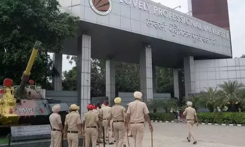 മലയാളി വിദ്യാർഥി അഖിൻ എസ് ദിലീപിന്റെ മരണം: കോഴിക്കോട് എൻ.ഐ.ടി ഡയറക്ടർക്കെതിരെ കേസ്