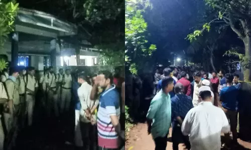 പോപുലർ ഫ്രണ്ട് ഓഫീസുകളിലും നേതാക്കളുടെ വീടുകളിലും റെയ്ഡ്: ദേശീയ പ്രസിഡന്റ് ഉള്പ്പടെയുള്ള നേതാക്കള് കസ്റ്റഡിയിൽ പോപുലർ ഫ്രണ്ട് ഓഫീസുകളിലും നേതാക്കളുടെ വീടുകളിലും റെയ്ഡ്: ദേശീയ പ്രസിഡന്റ് ഉള്പ്പടെയുള്ള നേതാക്കള് കസ്റ്റഡിയിൽ